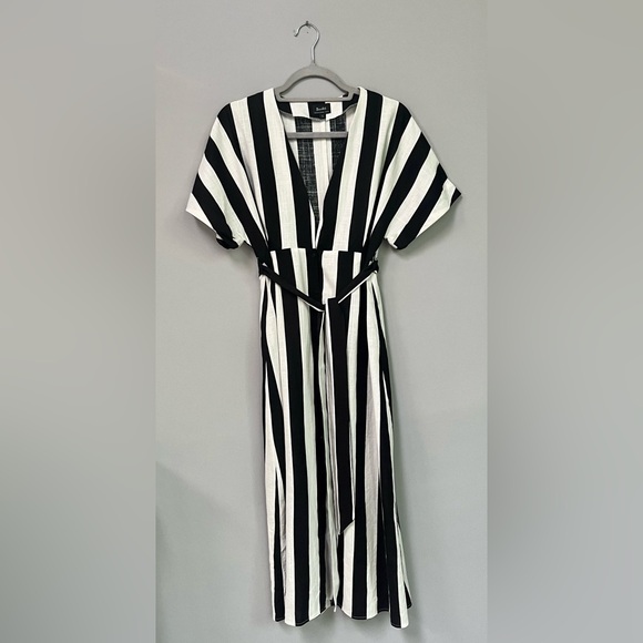 Bardot Dresses & Skirts - dress (L)